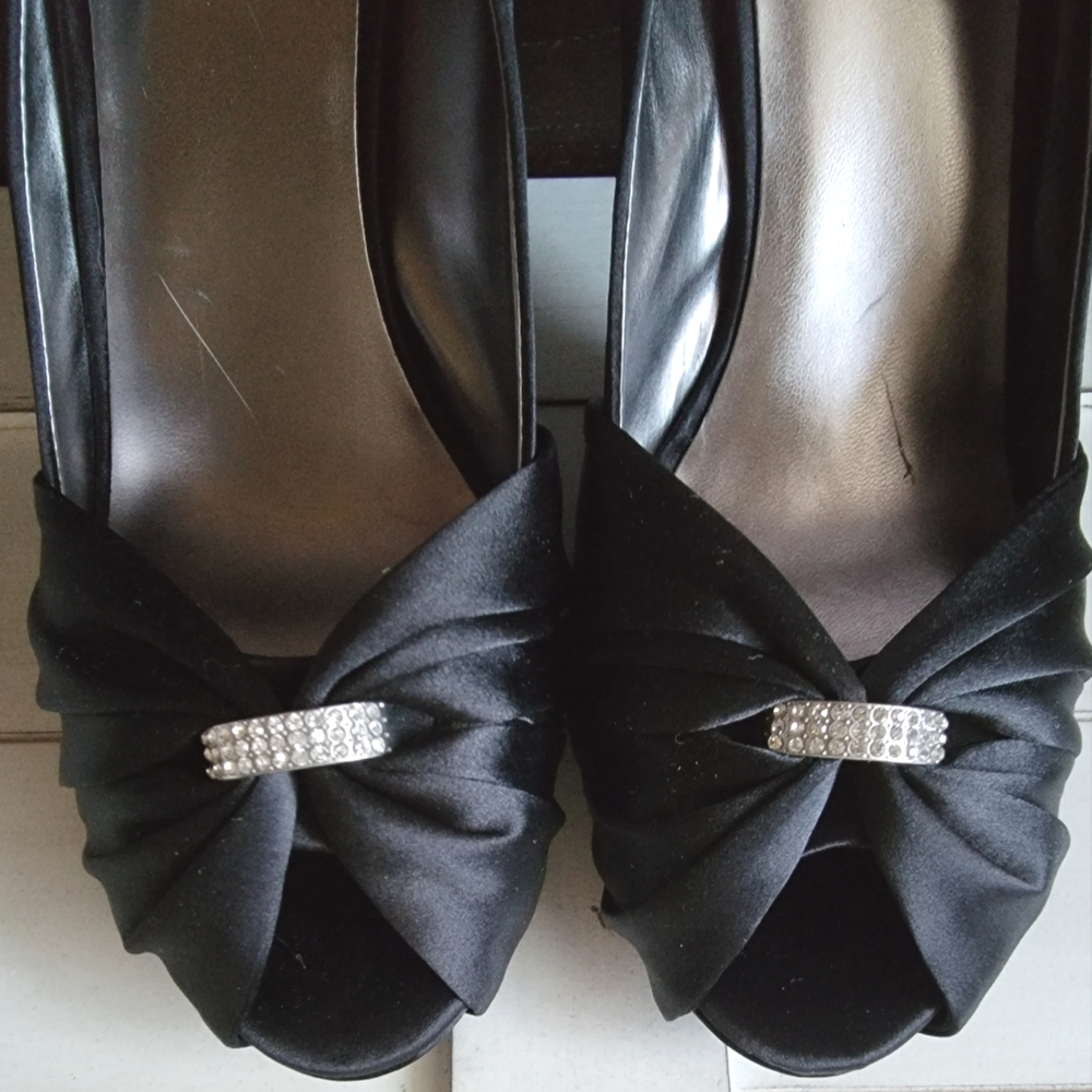 Nine West Satin Platform Peep Toe Pumps size 10